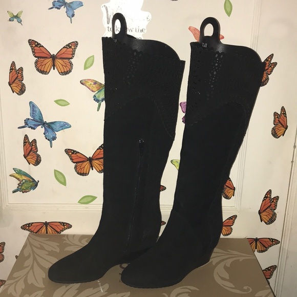 Sofft Shoes - 🌸Pretty Sofft black suede boots🌸